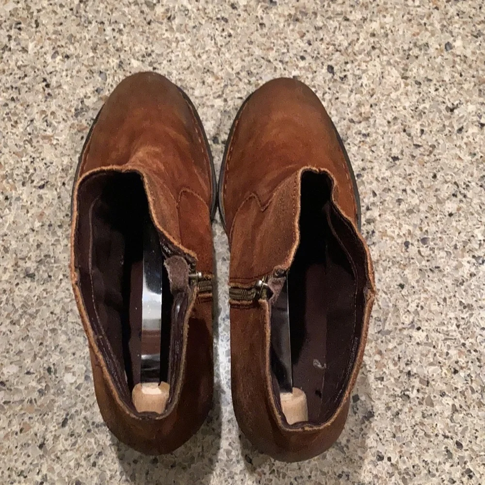 Size 10 Women’s Born Ankle Zip Booties - Picture 9 of 13